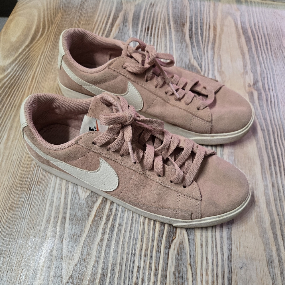 Nike Women's Pink Sneakers